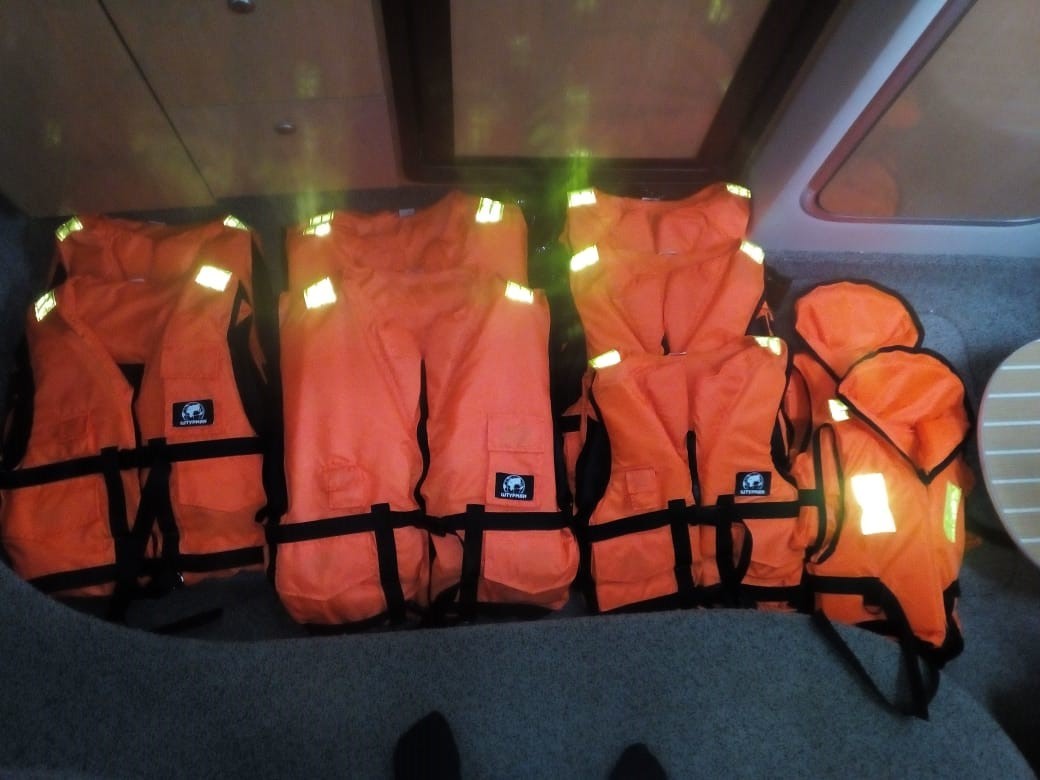 Спасательные жилеты на борту